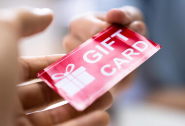 Cartes cadeaux : comment choisir entre mono-enseigne et multi-enseignes ?